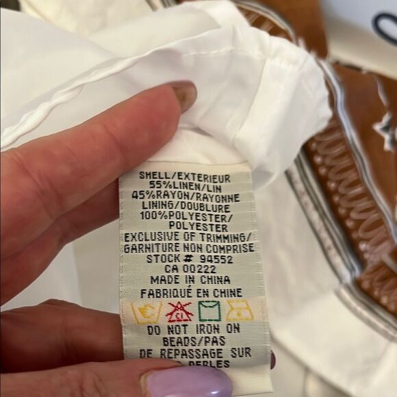 Elegant White Sleeveless Dress - Picture 7 of 7